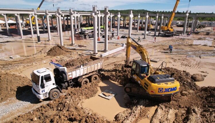 Ceará avança em hub tecnológico: Elmano de Freitas discute futuro do data center Tiktok