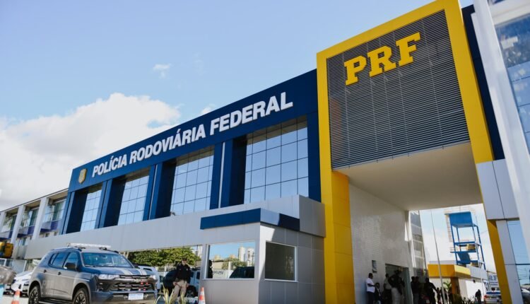 essa entrega para o efetivo da Polícia Rodoviária Federal no estado do Ceará. El