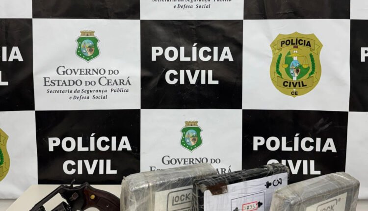 tando drogas em um ônibus de transporte coletivo. Diante dos indícios, equipes d