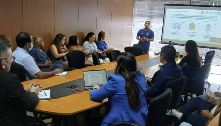 Pefoce e Ministério Público promovem emissão da Carteira de Identidade Nacional para idosos em Caucaia