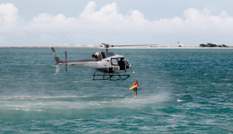 Cícero Oliveira / Ascom SSPDS Vídeo: Ascom SSPDS Compartilhar: O homem foi encontrado no mar à cerca de dois quilômetros