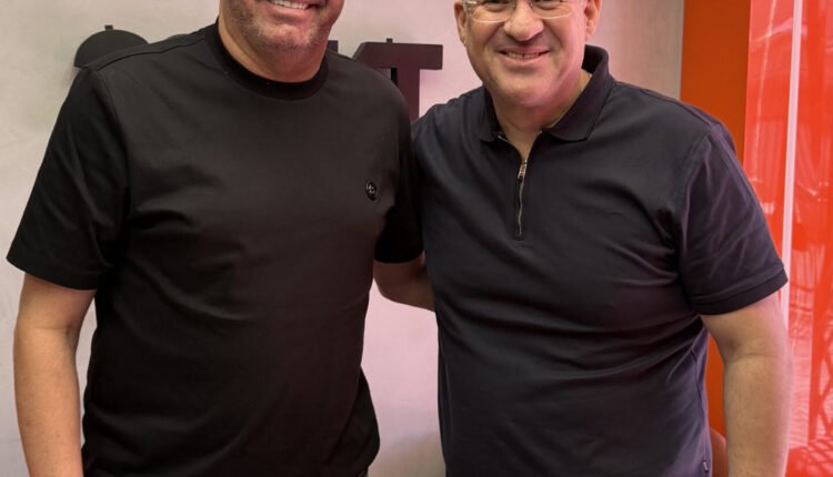 Stênio Muniz assume estratégia de comunicação de Roger Aguiar visando 2026