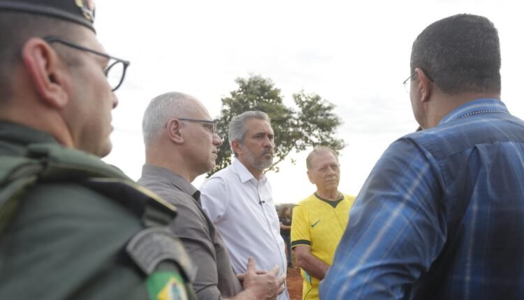 Elmano de Freitas acompanha destruição de mega plantação de drogas em Acopiara