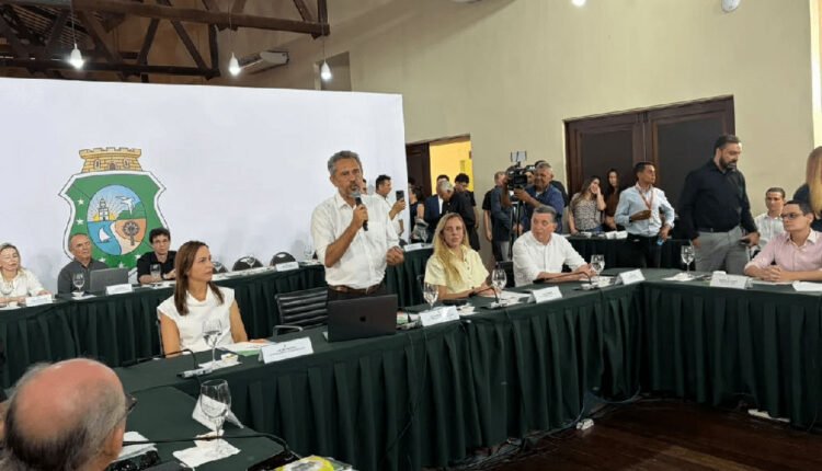 Elmano de Freitas convoca secretariado e exige aceleração de entregas em 2026