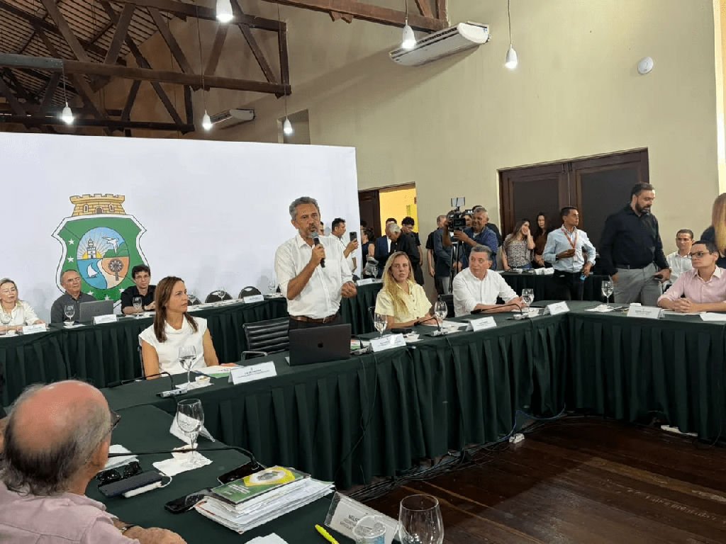 Elmano de Freitas convoca secretariado e exige aceleração de entregas em 2026