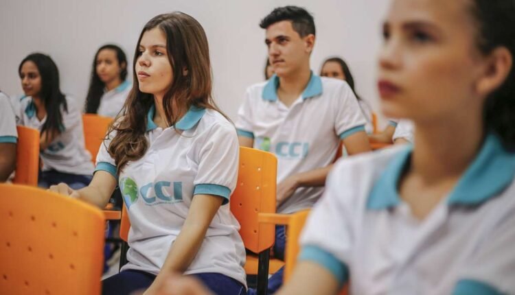 Inscrições abertas: Centros Cearenses de Idiomas oferecem vagas para 2026