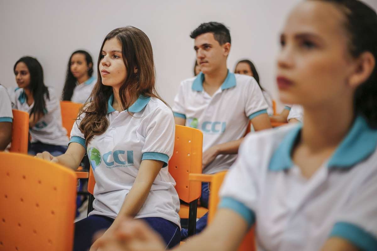 Inscrições abertas: Centros Cearenses de Idiomas oferecem vagas para 2026