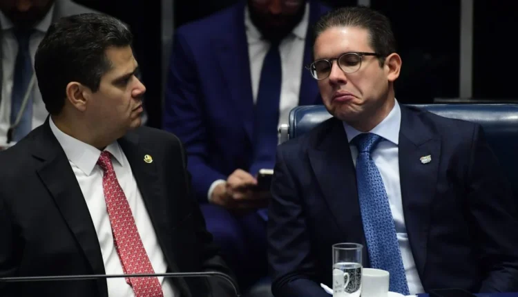 Pesquisa Atlasintel revela alta rejeição a líderes políticos no cenário nacional