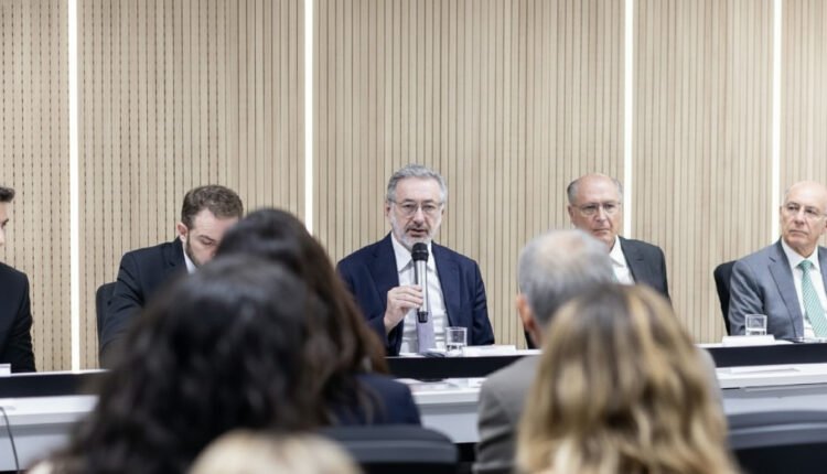 Tarifas extras dos EUA por trabalho forçado preocupam governo brasileiro