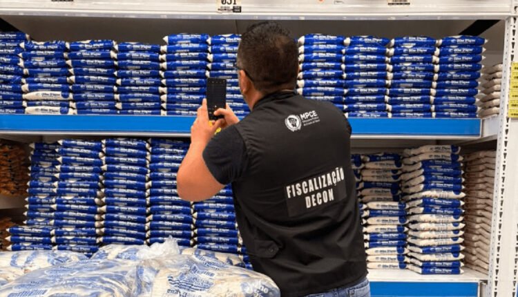 Sobral: Fiscalização do Decon flagra irregularidades em supermercado