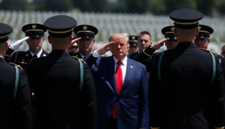 Donald Trump presta homenagem a militares dos EUA mortos em ataques no Oriente Médio