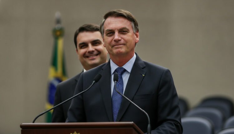 Lealdade familiar versus dever público: pesquisa revela percepção de eleitores sobre prioridades políticas