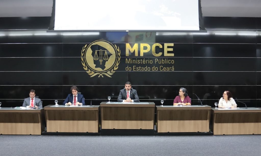 MPCE debate futuro do acolhimento infantil e saúde mental de jovens em seminário