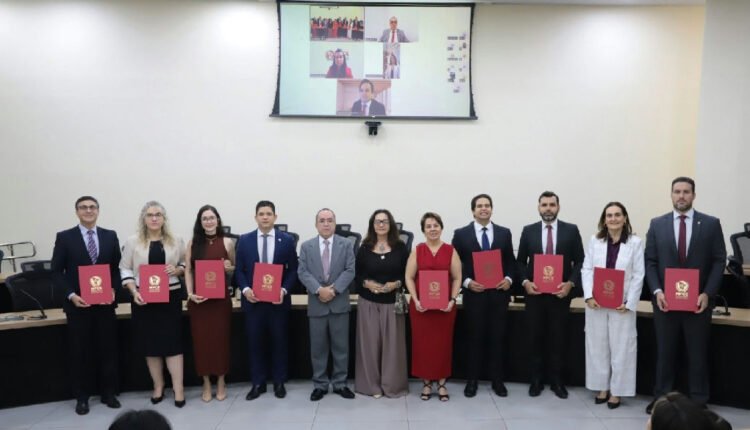 MPCE formaliza posse de promotores promovidos e removidos em solenidade oficial