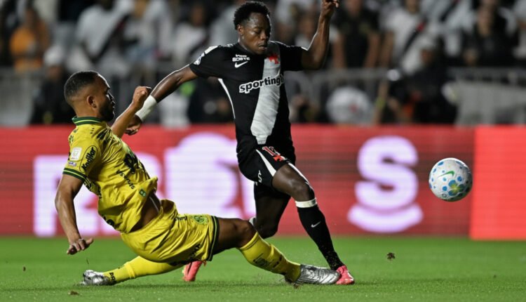 Vasco empata com Mirassol em São Januário e permanece na zona de rebaixamento do Brasileirão