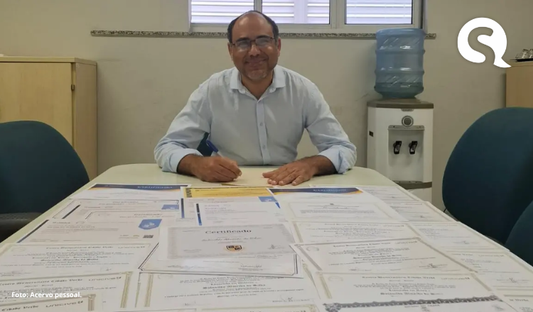 Professor cearense conclui 17 cursos de licenciatura e bate recorde nacional