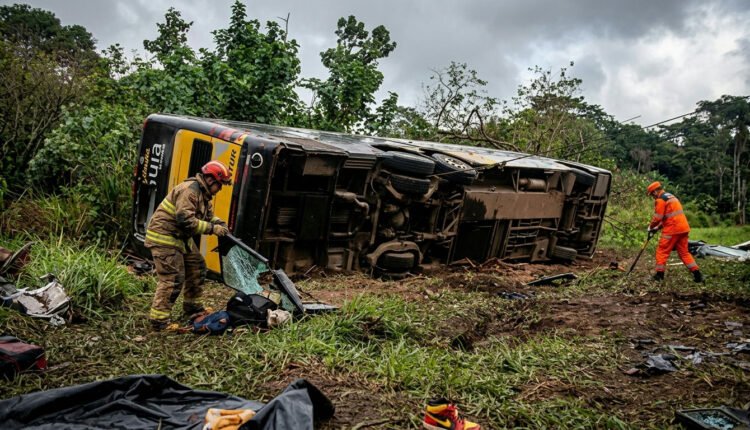Acidente fatal em Petrópolis: ônibus que tombou com 10 mortos operava clandestinamente