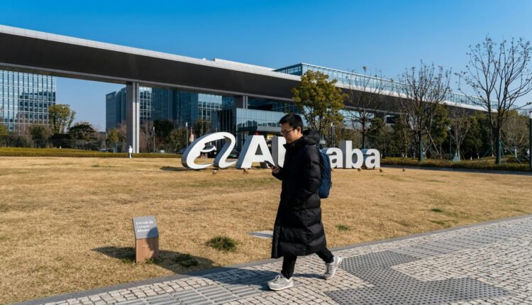 Alibaba reforça aposta em inteligência artificial com captação bilionária em Hong Kong