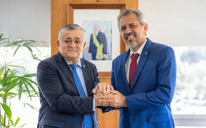 Articulação política robusta impulsiona reeleição de Elmano de Freitas no Ceará, avalia ministro