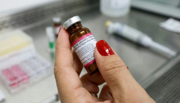 Campanha de vacinação contra sarampo em São Paulo gera longas filas e mobiliza paulistanos