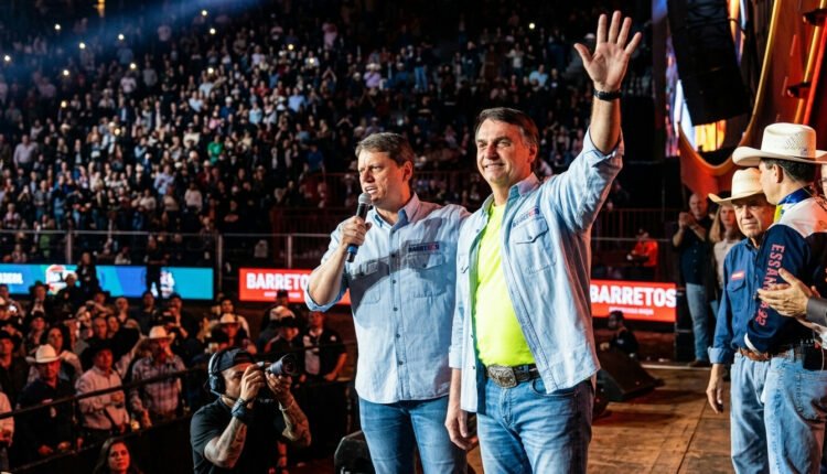 Coligação de Lula solicita inelegibilidade de Flávio Bolsonaro após evento em Barretos