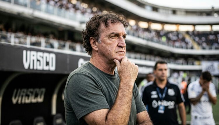 Cuca assume responsabilidade por revés do Santos na Copa do Brasil e detalha ausência de Neymar