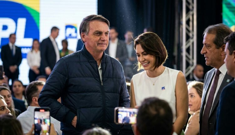 Defesa de Bolsonaro solicita visita de cunhada para exames de Michelle