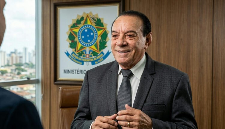 Defesa de Raimundo Cutrim pede impedimento de Flávio Dino em inquéritos do STF