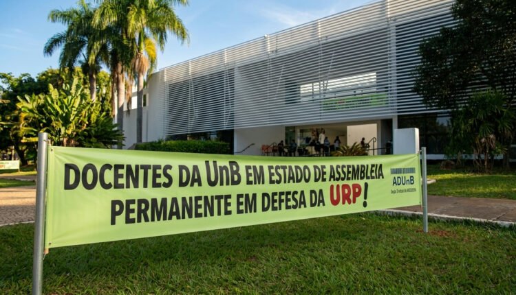 Docentes da Unb adiam greve e mantêm indicativo em negociação com o MGI