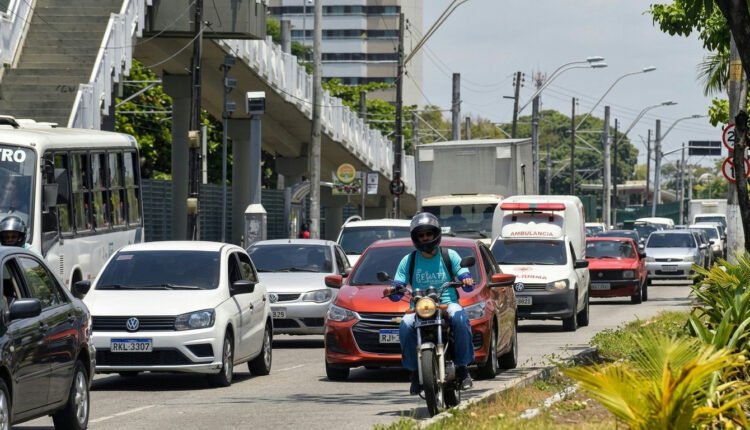 Emplacamento de veículos acelera em julho e setor automotivo celebra crescimento