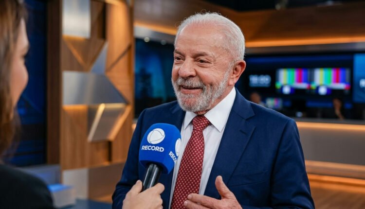 Entrevista de Lula na Record desafia debate presidencial da Band em horário nobre