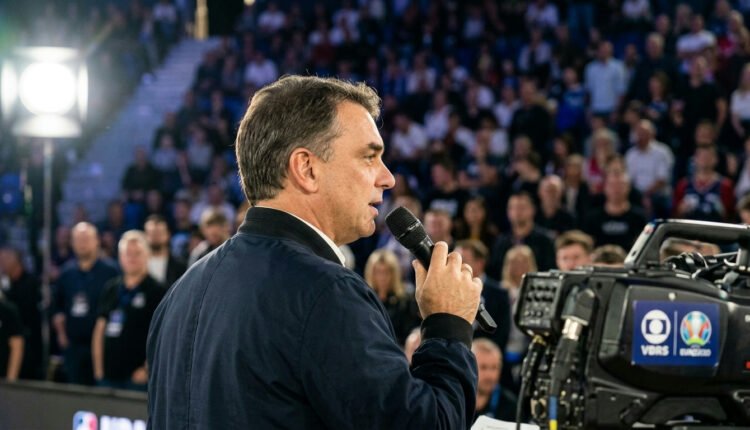 Flávio Bolsonaro anuncia apoio a senadores de oito partidos em estratégia eleitoral