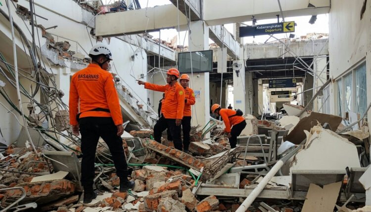 Indonésia em alerta: Terremoto de magnitude 7.7 causa mortes e destruição, com milhares de desabrigados
