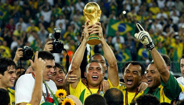 Kleberson, pentacampeão mundial, é hospitalizado após dores no peito em Orlando