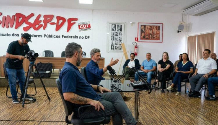 Leandro Grass propõe diálogo e reestruturação de carreiras para servidores do DF