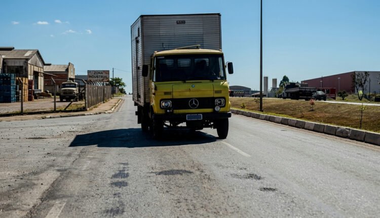 Lei do Frete é sancionada com vetos presidenciais e intensifica fiscalização no transporte