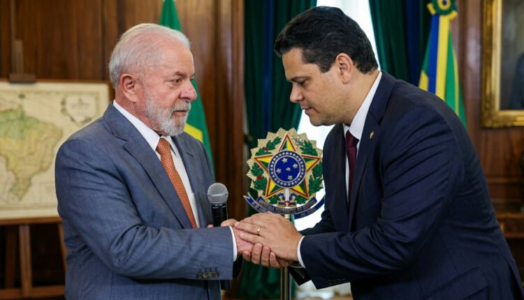Lula e Alcolumbre se encontram em Alvorada para definir prioridades legislativas do governo