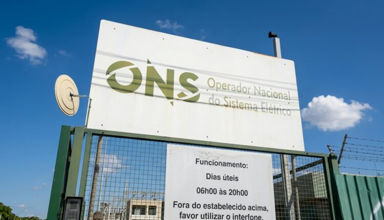 ONS age para conter excedente de energia e garantir estabilidade da rede elétrica