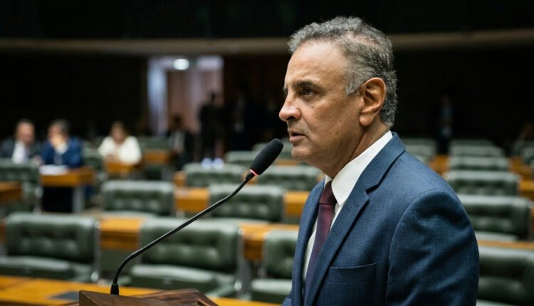 Partidos pressionam Aécio Neves a disputar vaga no Senado em 2026