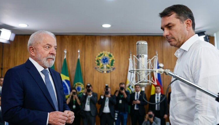 Polarização regional se acentua: Lula forte no Nordeste, Flávio Bolsonaro ganha terreno no Sul, indica Quaest
