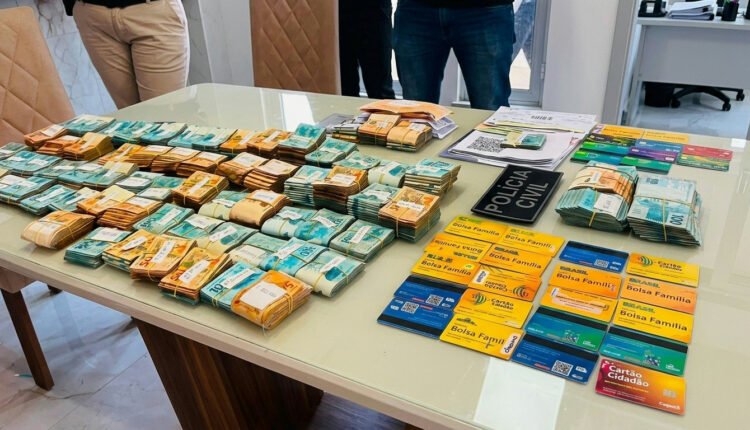 Polícia Civil realiza apreensão de vultosa quantia em dinheiro e dezenas de cartões bancários