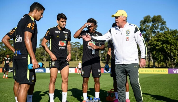Ancelotti surpreende com Otávio no gol e nova formação em treino da Seleção Brasileira