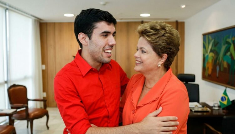 Boato da padroeira: campanha política aponta influenciador como pivô da desinformação