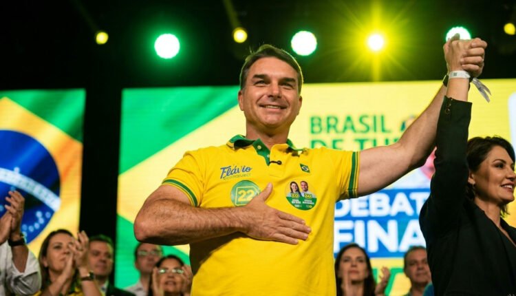 Bolsonaro confirma presença em debate decisivo antes do primeiro turno