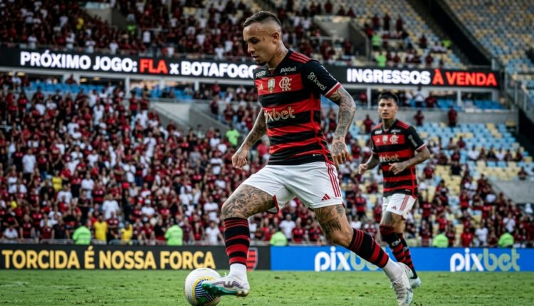Botafogo intensifica conversas para contratar Everton Cebolinha do Flamengo