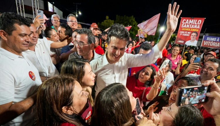 Camilo Santana projeta vitória em primeiro turno e mobiliza Hidrolândia em reta final de campanha