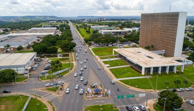 Candidatos ao GDF intensificam campanha com agendas variadas neste domingo