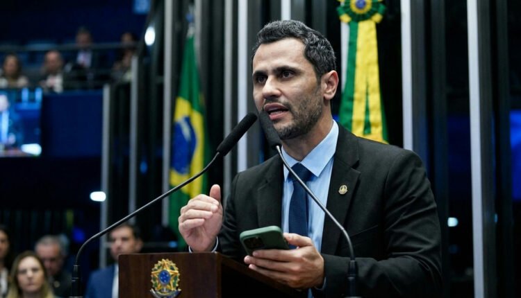 Cleitinho Azevedo lidera pesquisas para governo de Minas Gerais em 1º e 2º turno