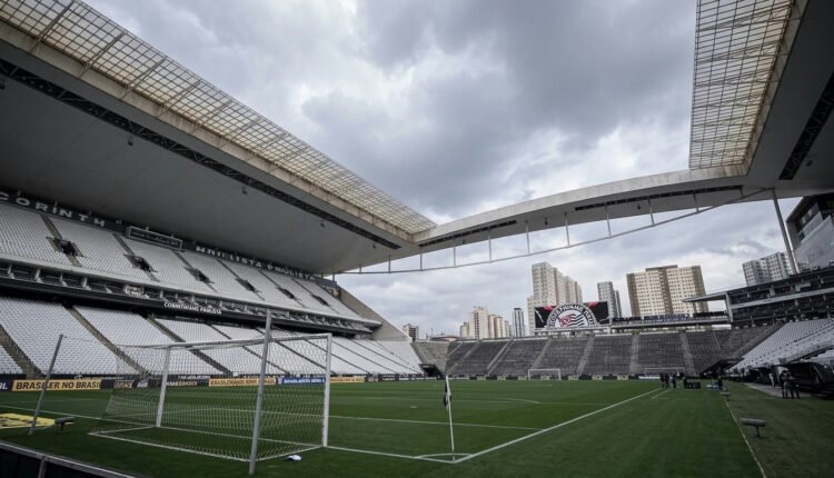 Corinthians busca reabilitação contra Chapecoense com elenco desfalcado no Brasileirão
