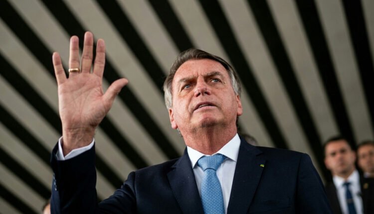Defesa de Bolsonaro invoca precedente de Moraes para revisão de condenação